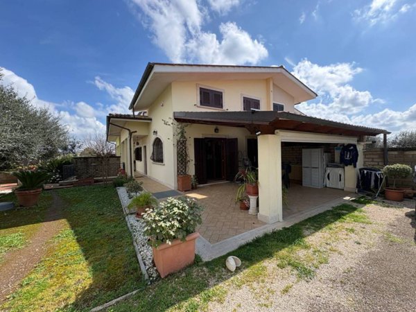 casa indipendente in vendita ad Anguillara Sabazia