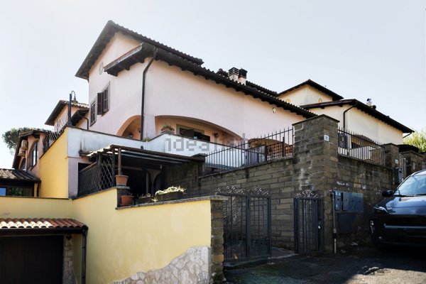 casa indipendente in vendita ad Anguillara Sabazia