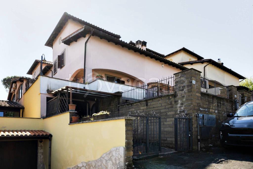 casa indipendente in vendita ad Anguillara Sabazia