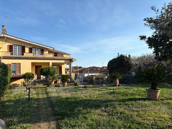 casa indipendente in vendita ad Anguillara Sabazia