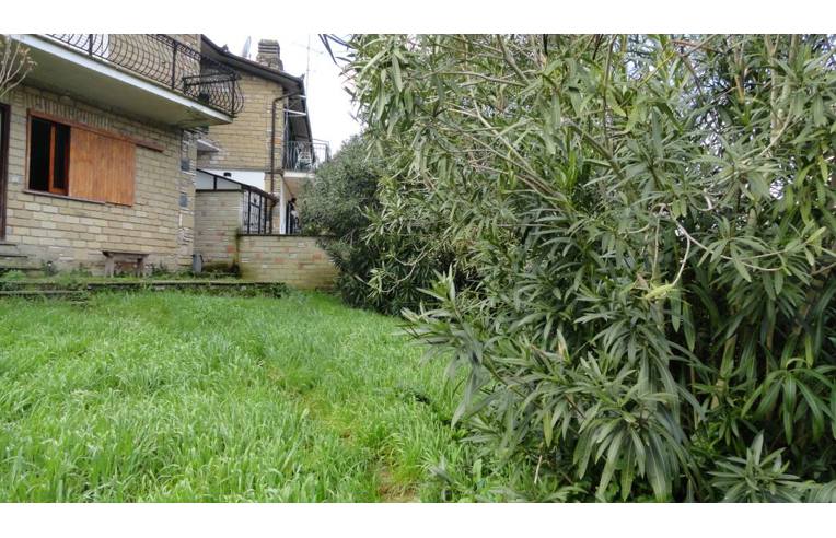 casa indipendente in vendita ad Anguillara Sabazia