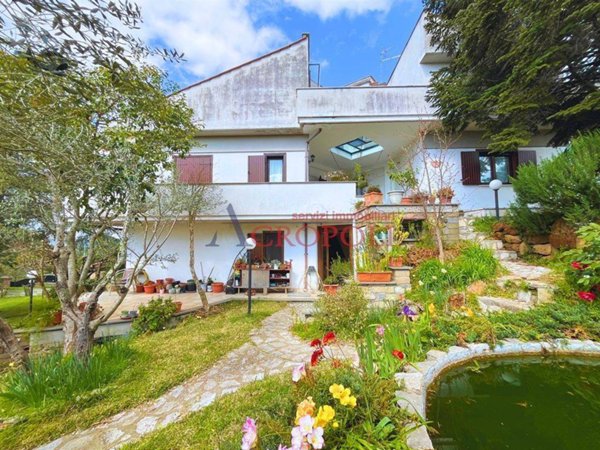 casa indipendente in vendita ad Anguillara Sabazia