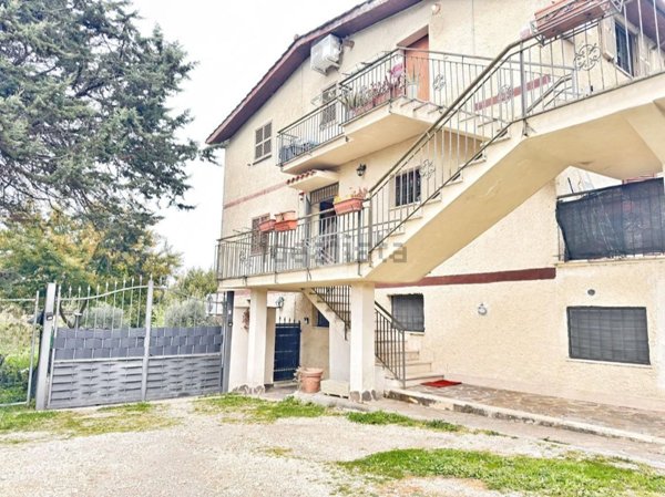 appartamento in vendita ad Anguillara Sabazia in zona Ponton dell'Elce
