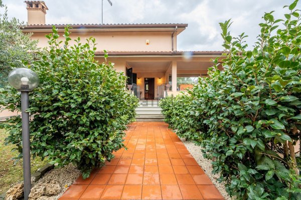 casa indipendente in vendita ad Anguillara Sabazia