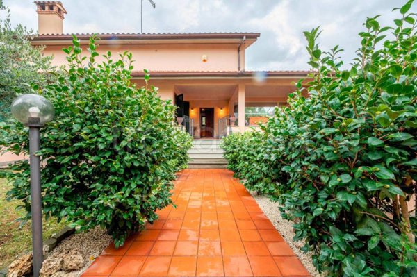 casa indipendente in vendita ad Anguillara Sabazia