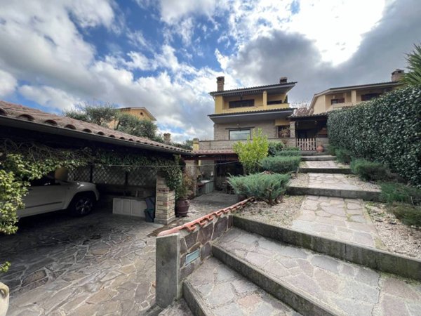 casa indipendente in vendita ad Anguillara Sabazia