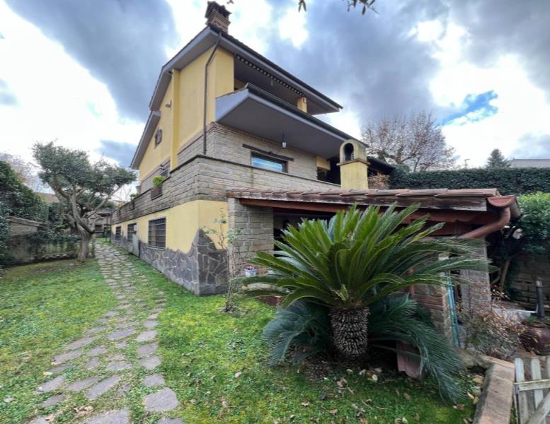casa indipendente in vendita ad Anguillara Sabazia