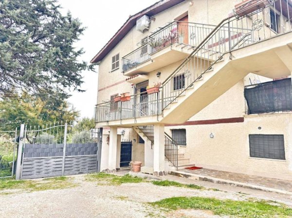 appartamento in vendita ad Anguillara Sabazia in zona Ponton dell'Elce