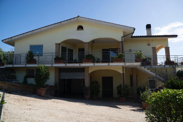 casa indipendente in vendita ad Anguillara Sabazia