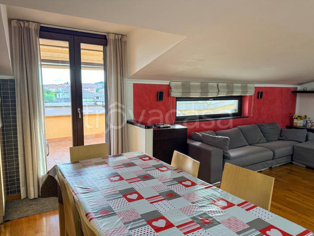 casa indipendente in vendita ad Anguillara Sabazia
