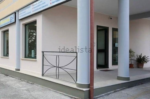 locale commerciale in vendita ad Anguillara Sabazia