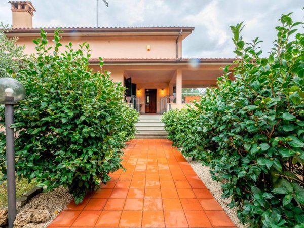 casa indipendente in vendita ad Anguillara Sabazia