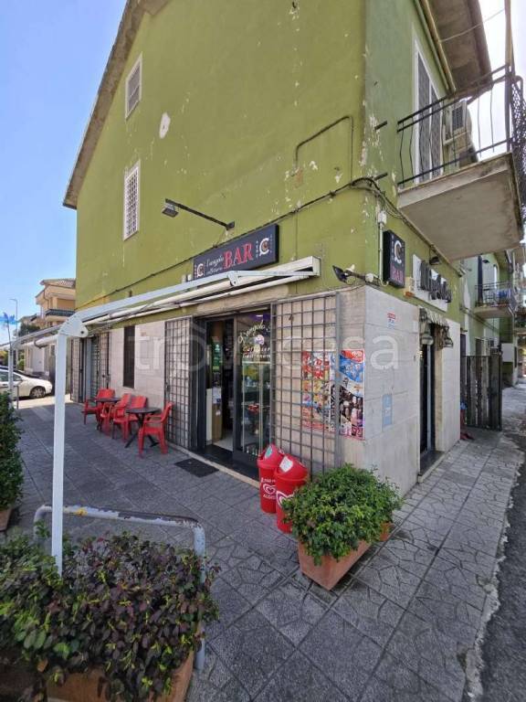 negozio in vendita ad Anguillara Sabazia