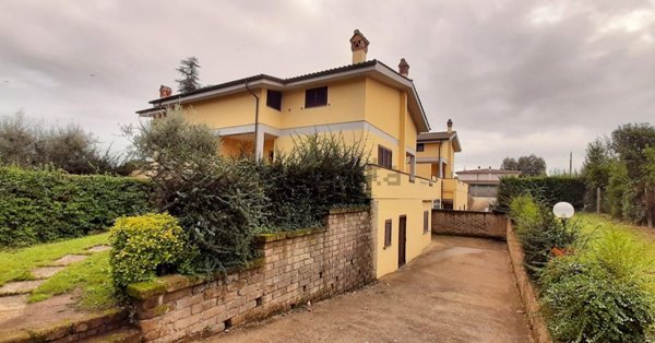 casa indipendente in vendita ad Anguillara Sabazia