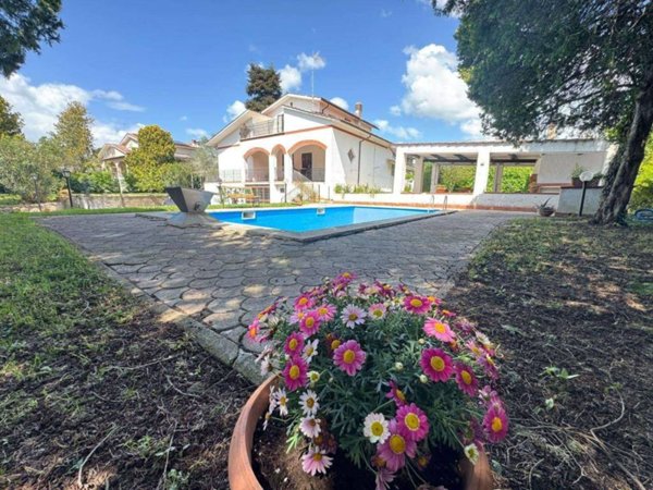 casa indipendente in vendita ad Anguillara Sabazia