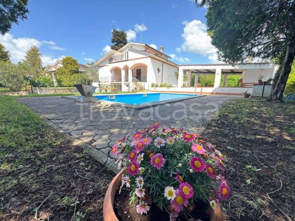 casa indipendente in vendita ad Anguillara Sabazia