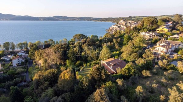 casa indipendente in vendita ad Anguillara Sabazia