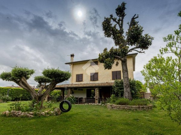 casa indipendente in vendita ad Anguillara Sabazia