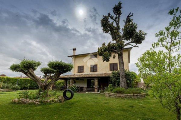 casa indipendente in vendita ad Anguillara Sabazia