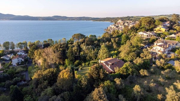 casa indipendente in vendita ad Anguillara Sabazia
