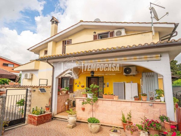 casa indipendente in vendita ad Anguillara Sabazia
