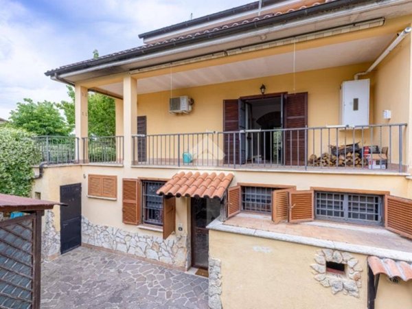 casa indipendente in vendita ad Anguillara Sabazia