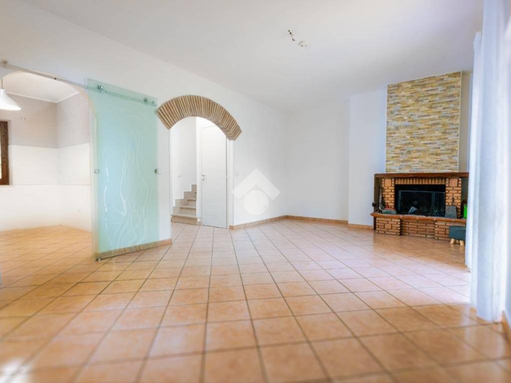 casa indipendente in vendita ad Anguillara Sabazia