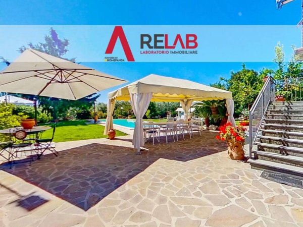 casa indipendente in vendita ad Anguillara Sabazia in zona Ponton dell'Elce