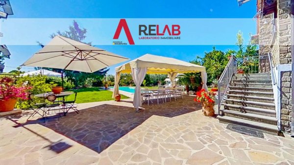 casa indipendente in vendita ad Anguillara Sabazia in zona Ponton dell'Elce