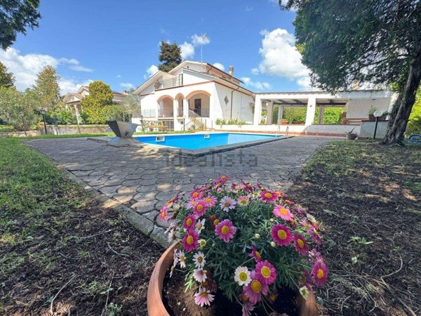 casa indipendente in vendita ad Anguillara Sabazia