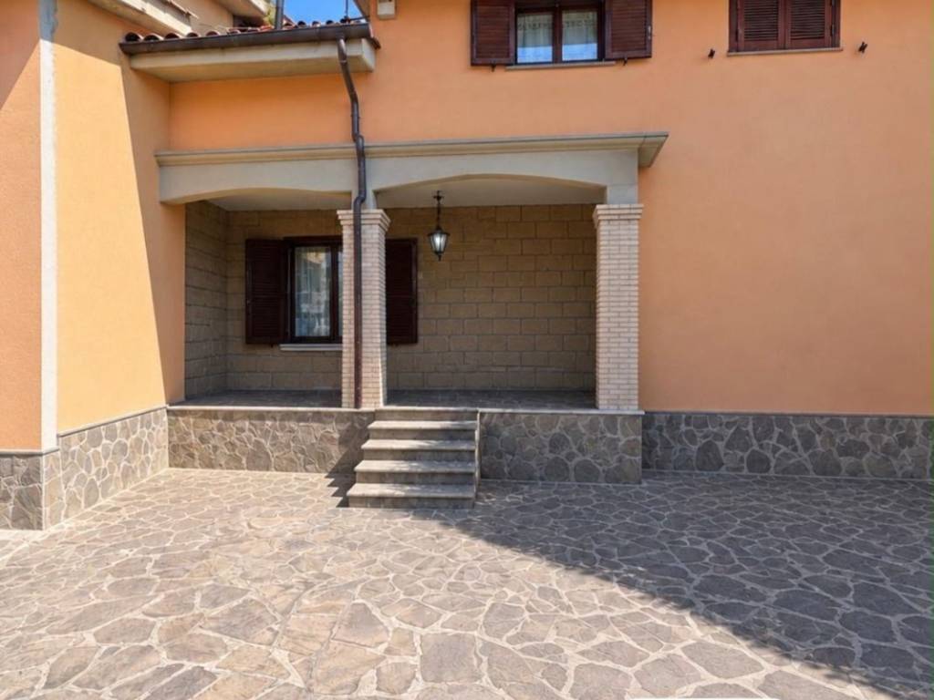 casa indipendente in vendita ad Anguillara Sabazia