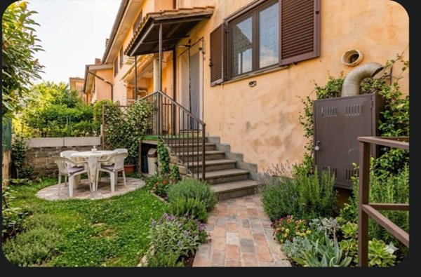 casa indipendente in vendita ad Anguillara Sabazia