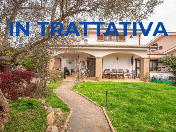 casa indipendente in vendita ad Anguillara Sabazia in zona Ponton dell'Elce