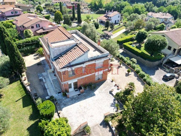 casa indipendente in vendita ad Anguillara Sabazia