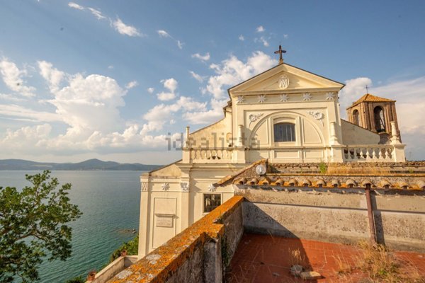 intera palazzina in vendita ad Anguillara Sabazia