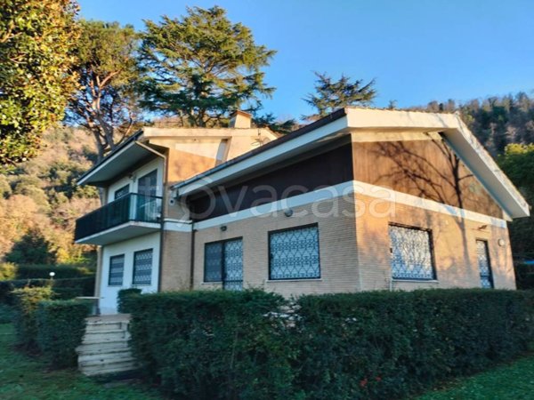 casa indipendente in vendita ad Anguillara Sabazia in zona Ponton dell'Elce