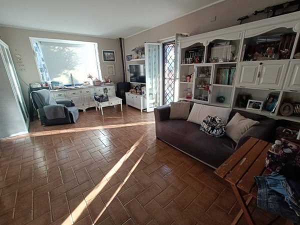 casa indipendente in vendita ad Anguillara Sabazia in zona Ponton dell'Elce