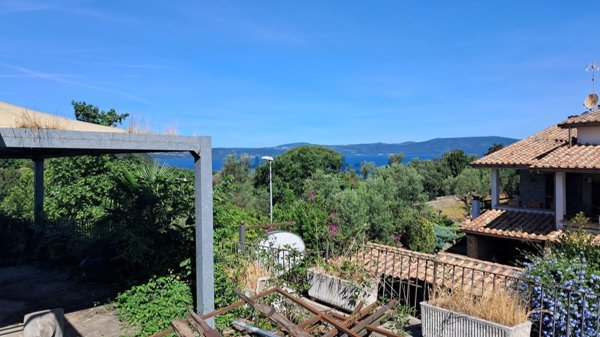 appartamento in vendita ad Anguillara Sabazia