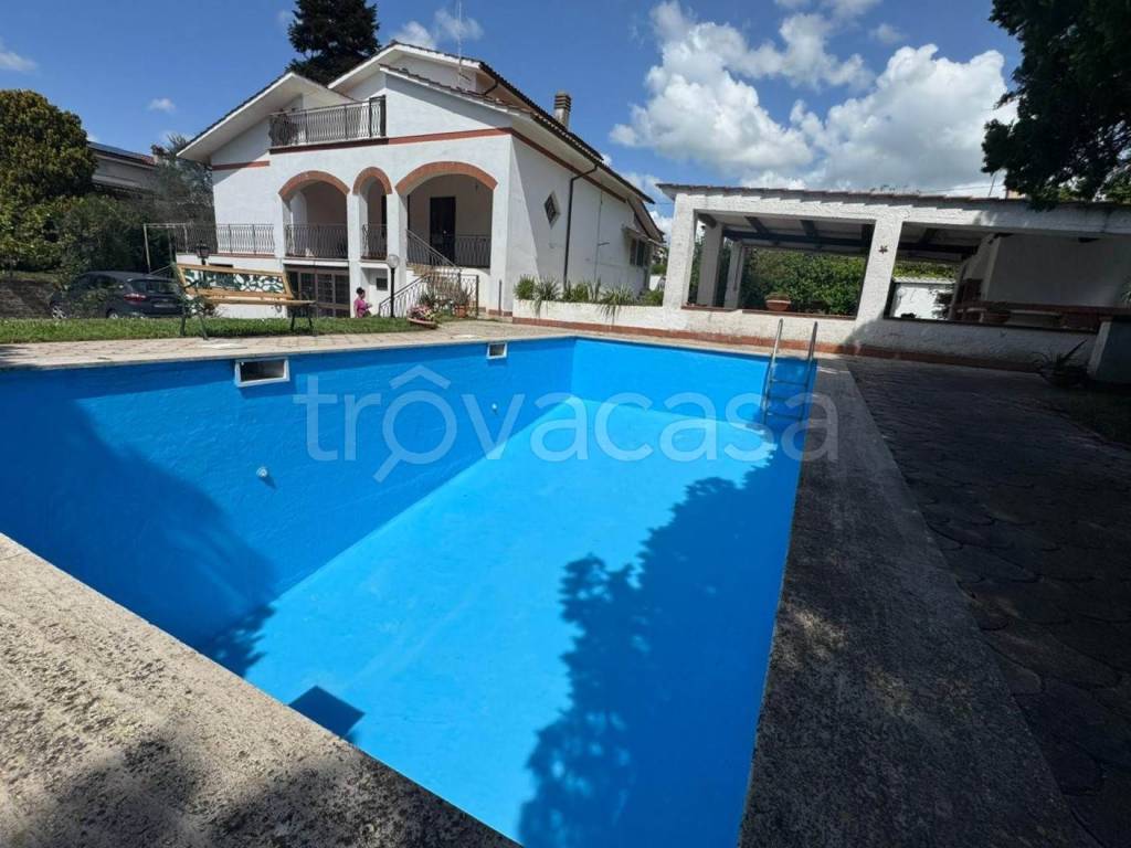 casa indipendente in vendita ad Anguillara Sabazia