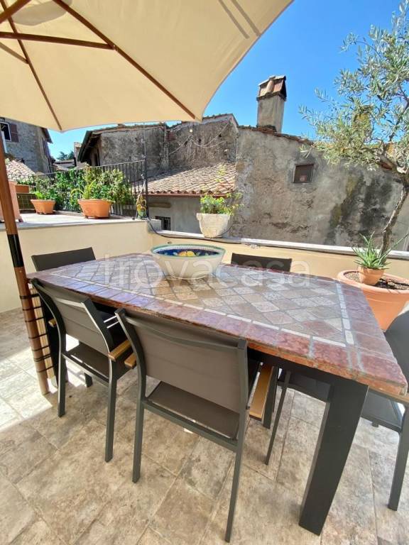 appartamento in vendita ad Anguillara Sabazia