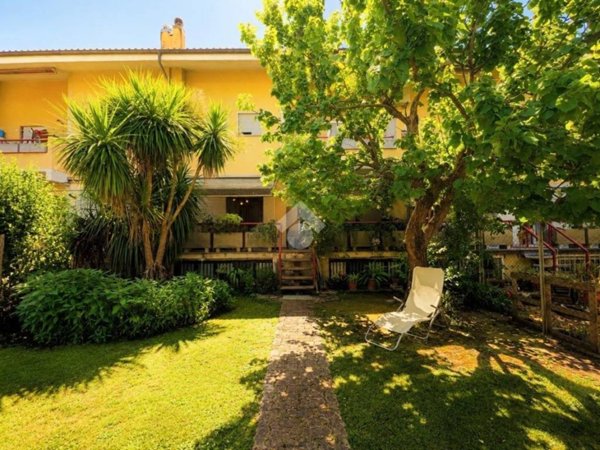 casa indipendente in vendita ad Anguillara Sabazia