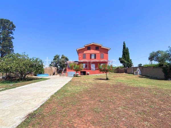 casa indipendente in vendita ad Anguillara Sabazia in zona Ponton dell'Elce
