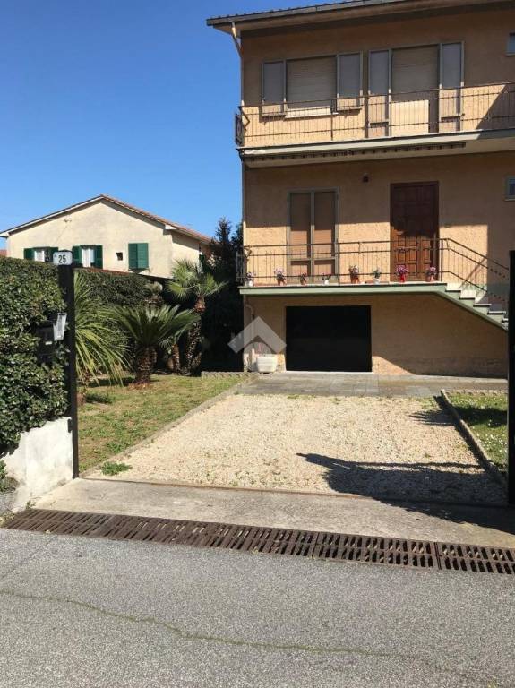 casa indipendente in vendita ad Anguillara Sabazia