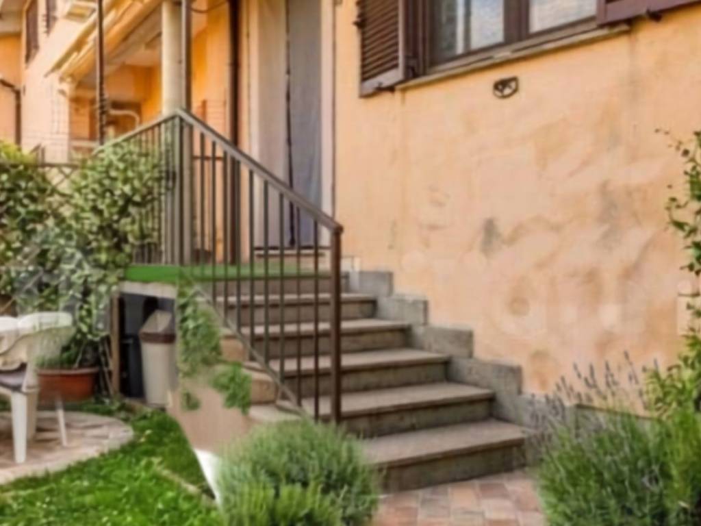 casa indipendente in vendita ad Anguillara Sabazia in zona Ponton dell'Elce