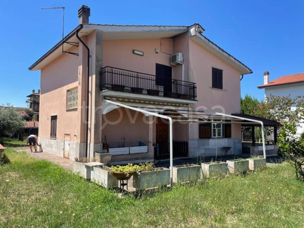 casa indipendente in vendita ad Anguillara Sabazia