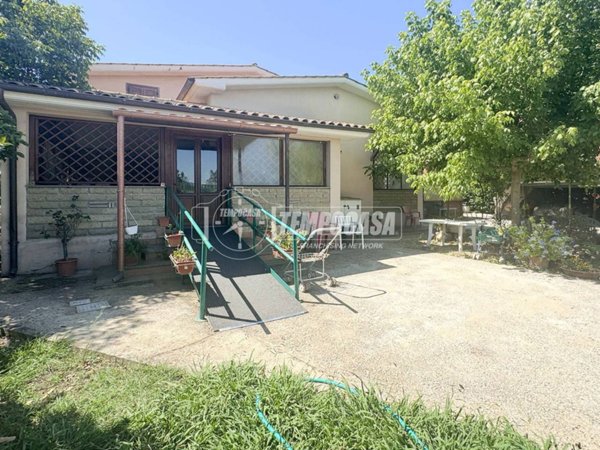 appartamento in vendita ad Anguillara Sabazia in zona Ponton dell'Elce