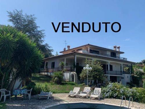 casa indipendente in vendita ad Anguillara Sabazia