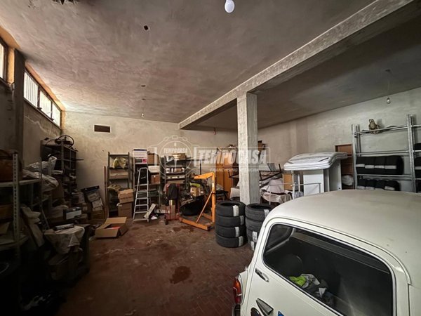 locale di sgombero in vendita ad Anguillara Sabazia