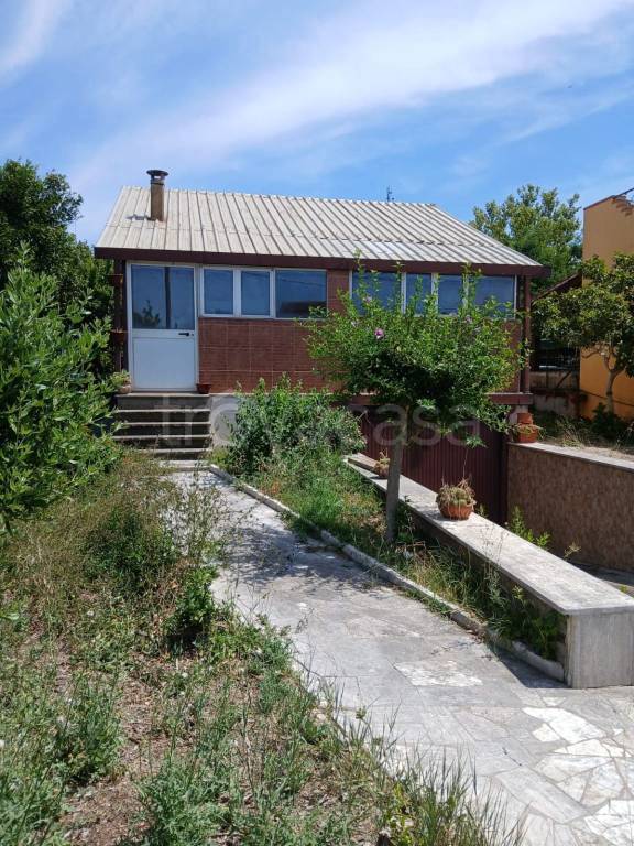 casa indipendente in vendita ad Anguillara Sabazia in zona Ponton dell'Elce