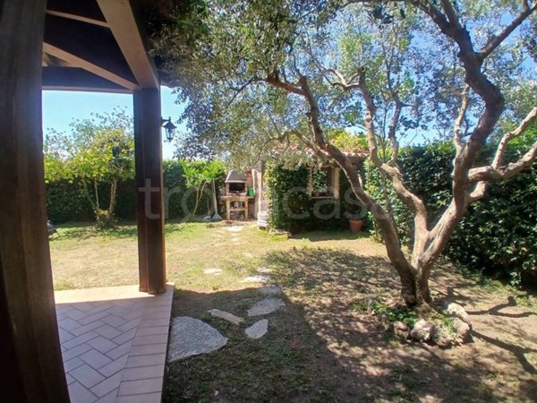 casa indipendente in vendita ad Anguillara Sabazia in zona Ponton dell'Elce